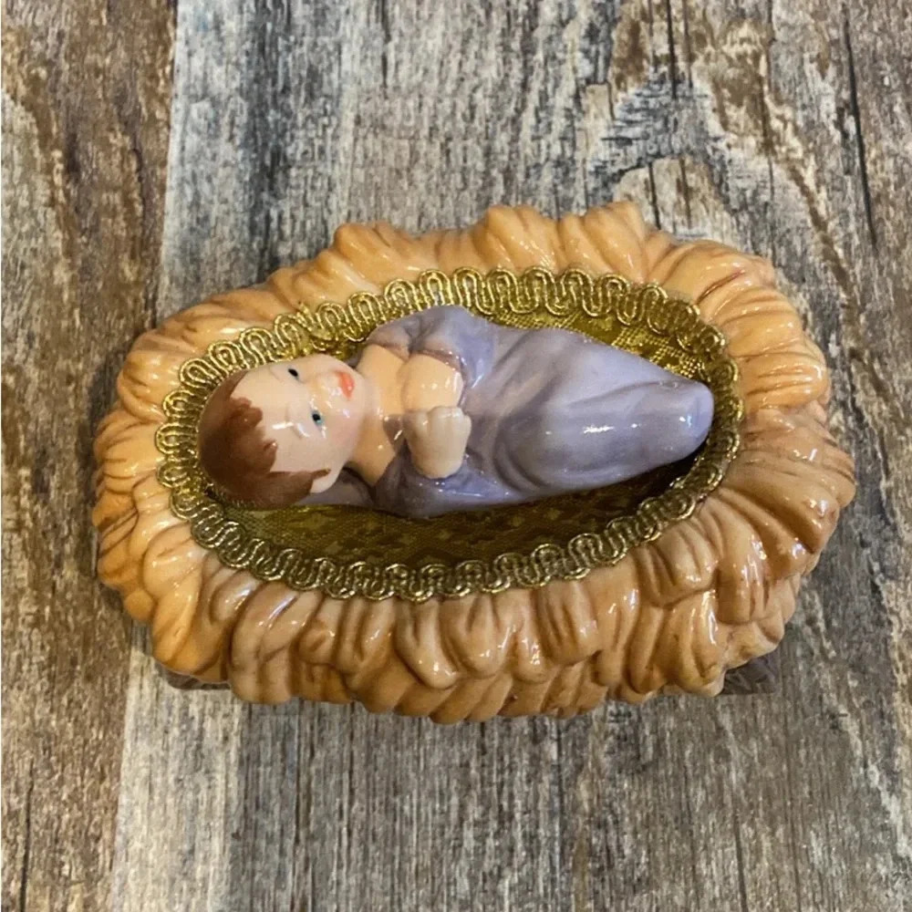 Partylite |  Nativity Scene - Picture 3 of 8